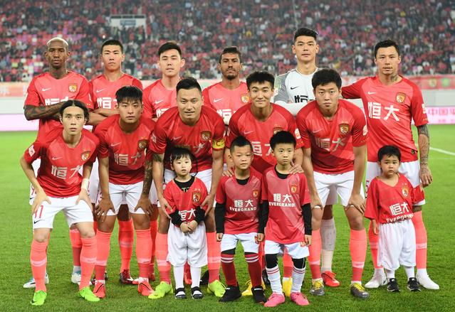 冠军捧杯